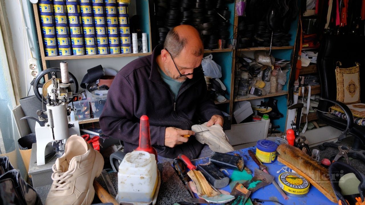 Yozgat’ta ayakkabı ustaları bir bir azalıyor