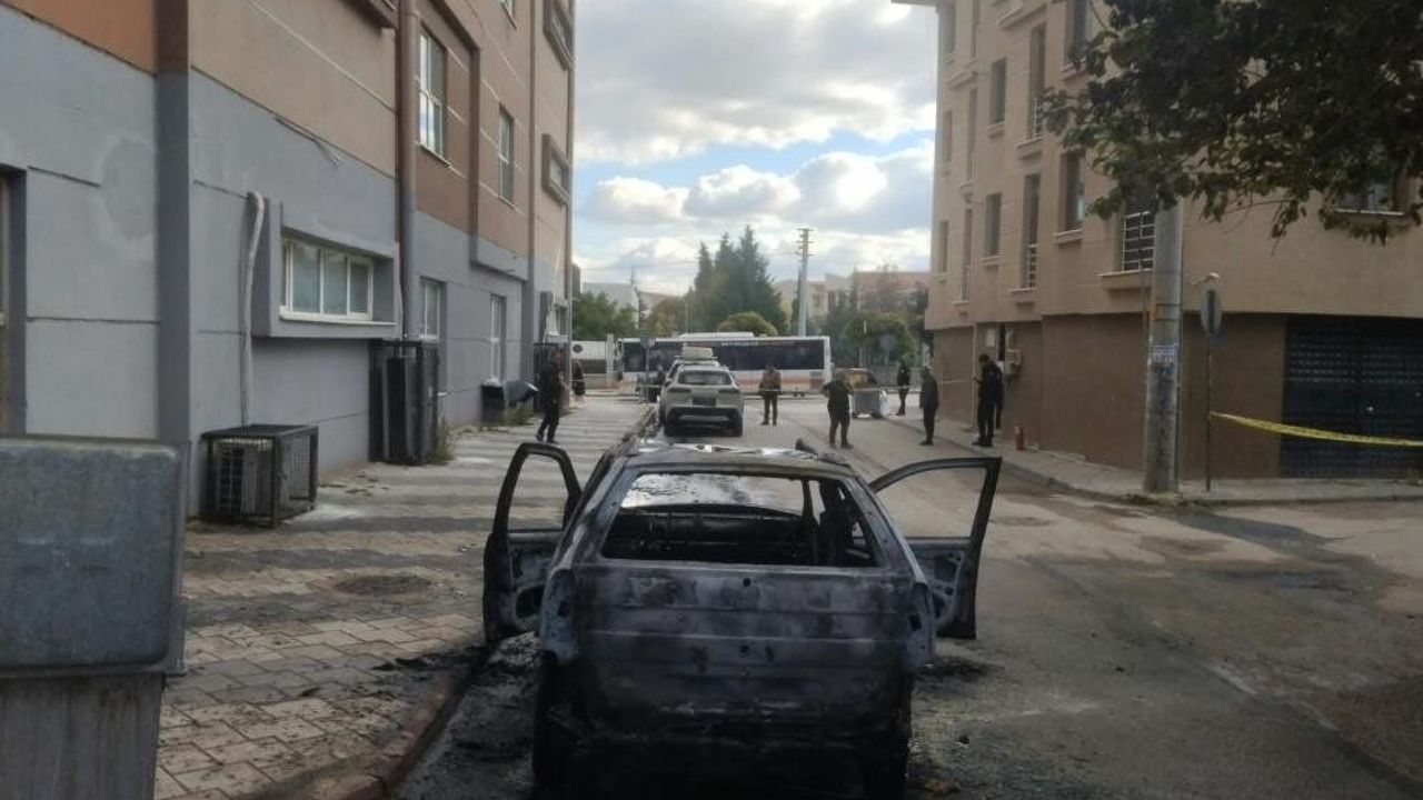 Park halindeki otomobil küle döndü