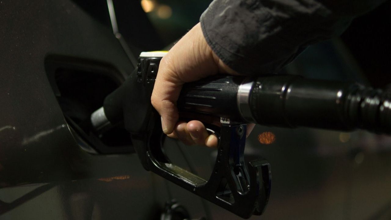 Gece yarısı akaryakıt tabelaları değişti: Motorinde büyük indirim