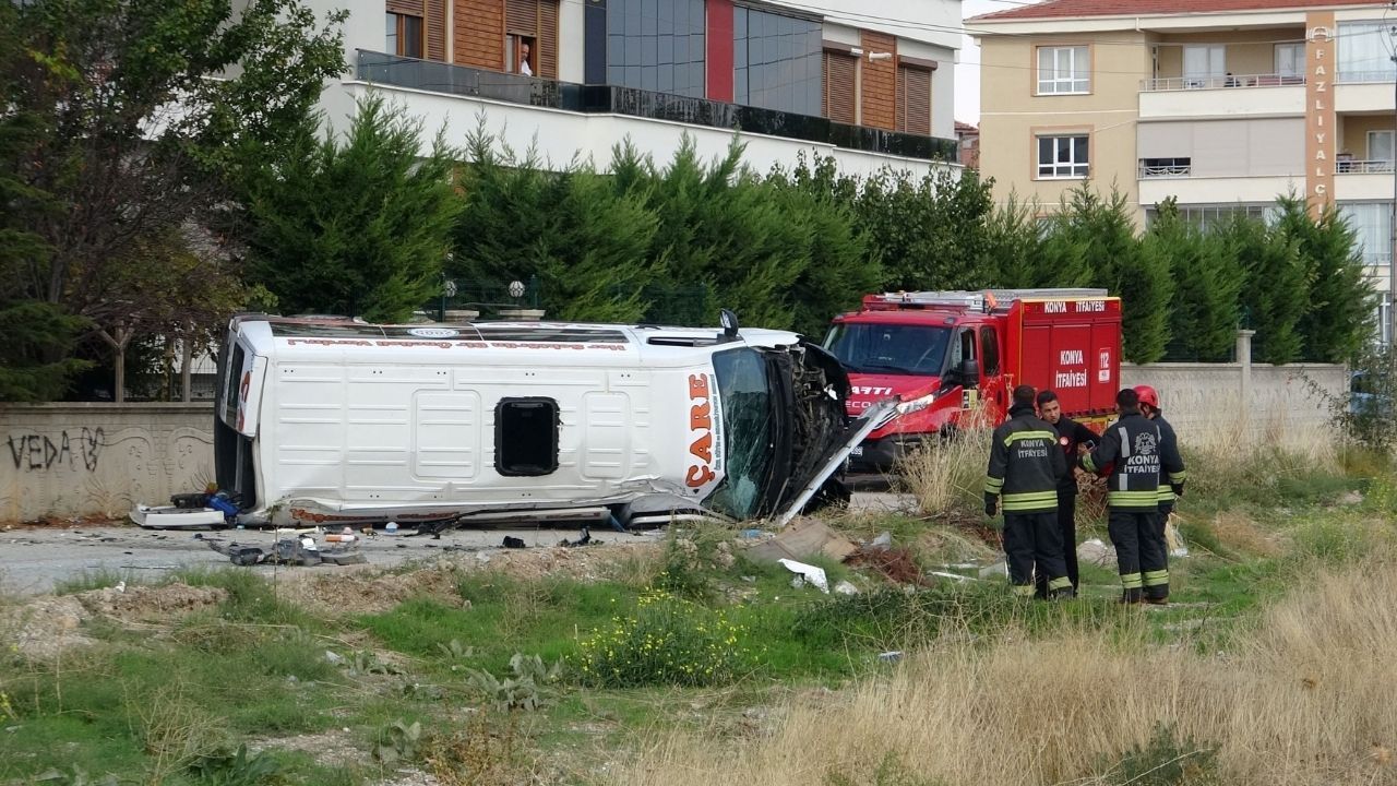 Çocukları taşıyan servis kaza yaptı! 9 yaralı
