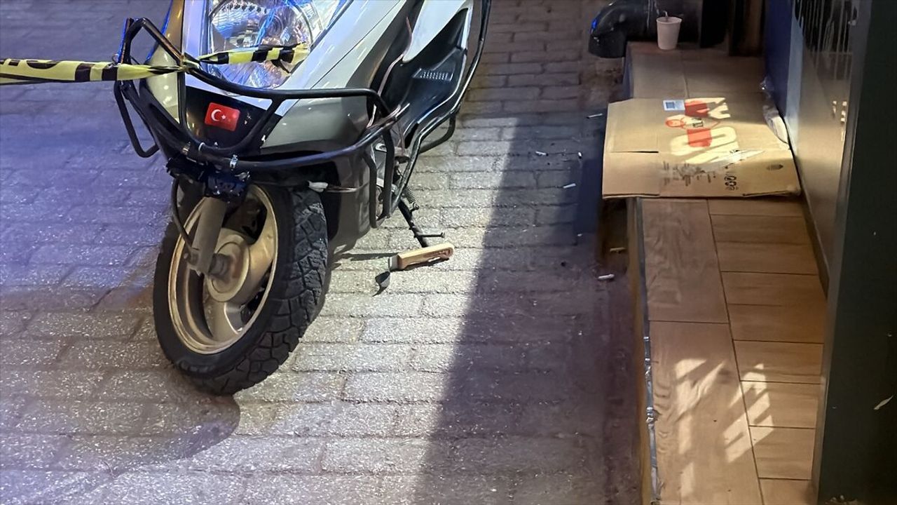 Bıçaklı kavgada kan aktı
