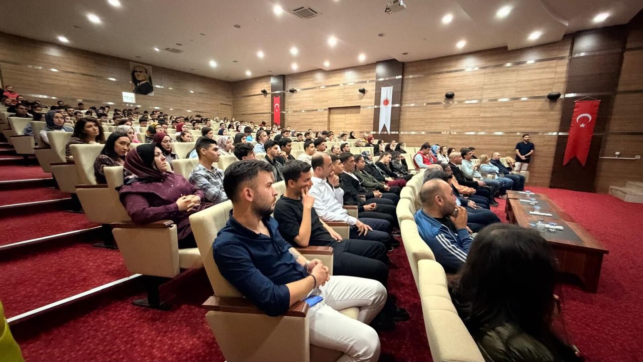 Yozgat Bozok Üniversitesinde iletişim becerileri anlatıldı