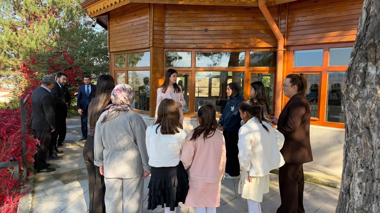 Yozgat’ta kız çocuklarından Kaymakam Büyükuçar’a ziyaret