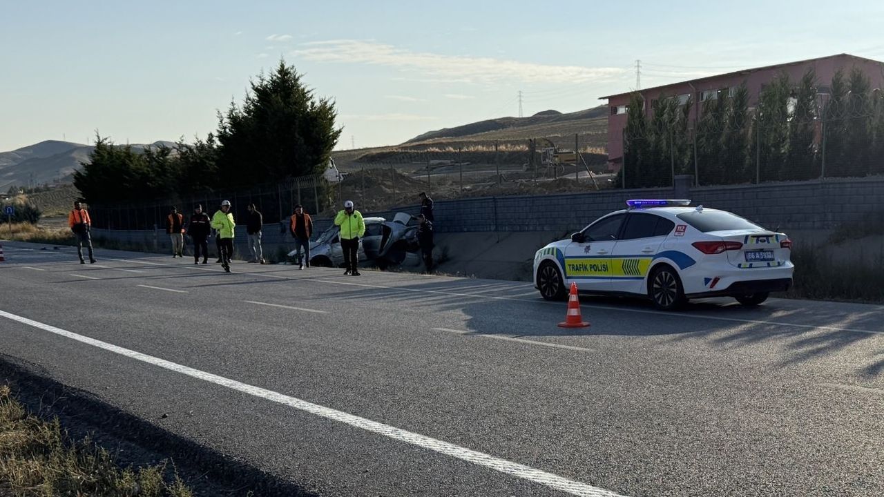 Yozgat'ta otomobil devrildi: 3 kişi yaralandı