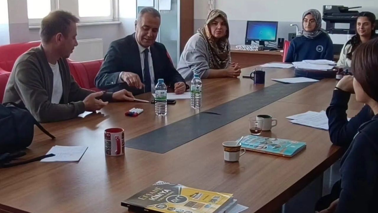 Boğazlıyan İlçe Milli Eğitim Müdürü Mustafa Şimşek öğrencilerle bir araya geldi