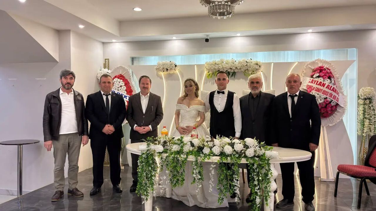AK Parti Yozgat İl Başkanı Kandemir, Tahir ve Fadime çiftinin mutluluğuna ortak oldu