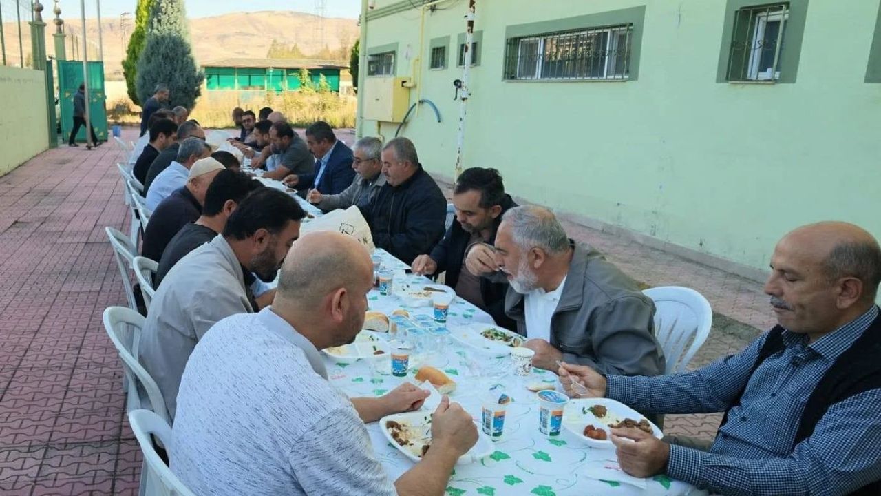 Yerköy’de görevdeki ve emekli din görevlileri yemekte buluştu