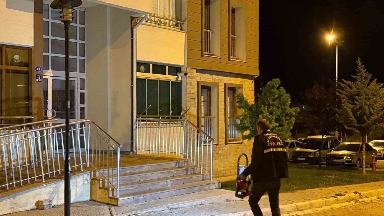 Binanın önünde kan döküldü: Kavganın nedeni hesap çıktı