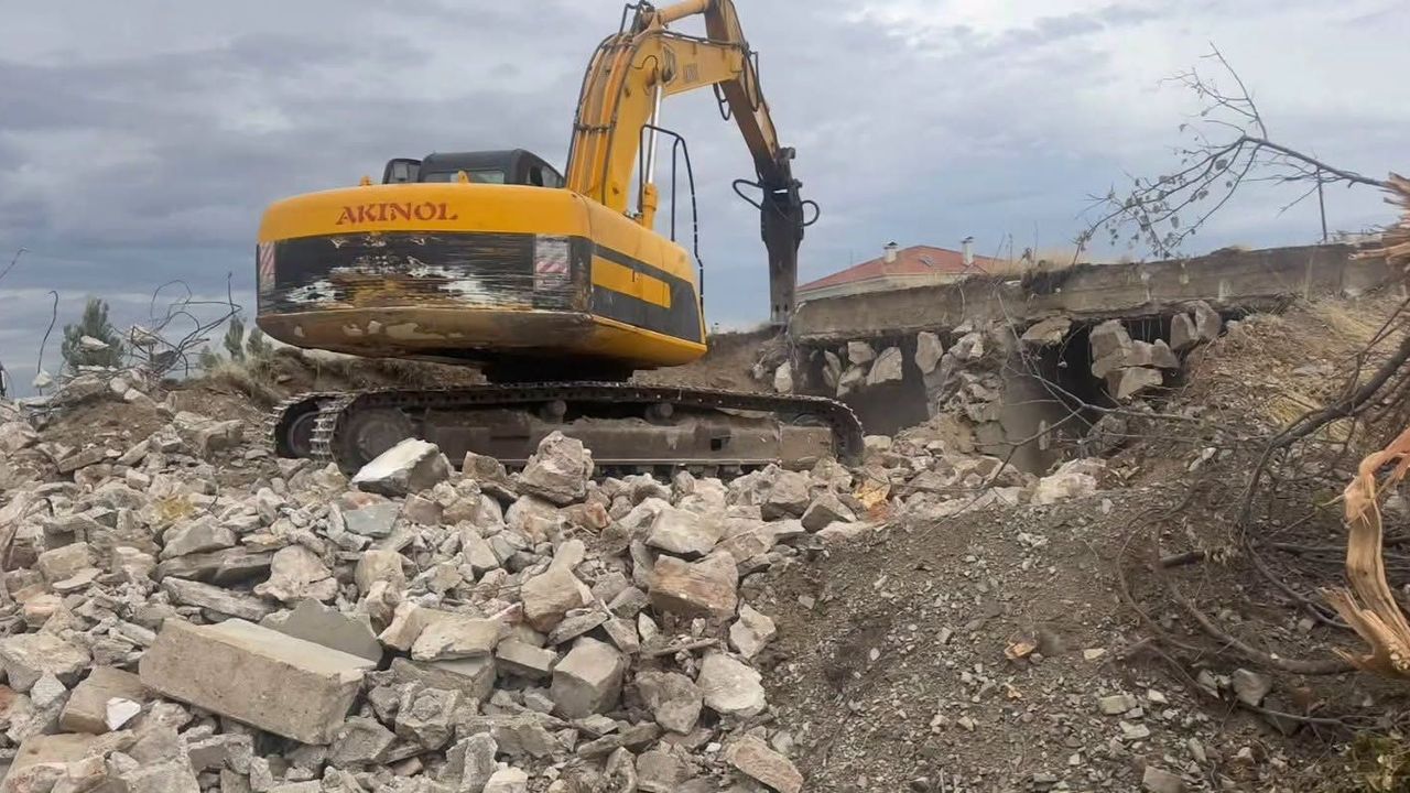 Yozgat Sırçalı’da eski su deposu yıkılıyor: Başkan Parlak’tan teşekkür mesajı