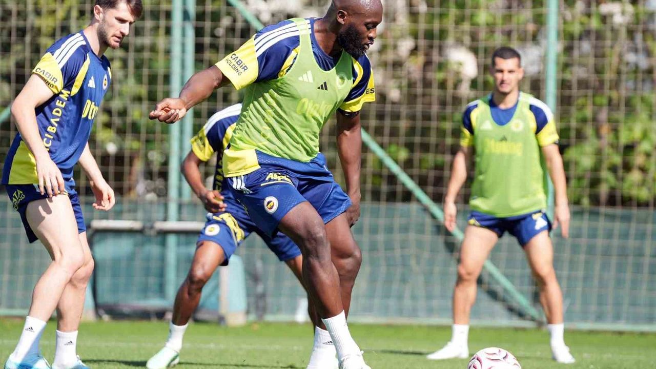 Fenerbahçe, Galatasaray maçı hazırlıklarına ara vermeden başladı