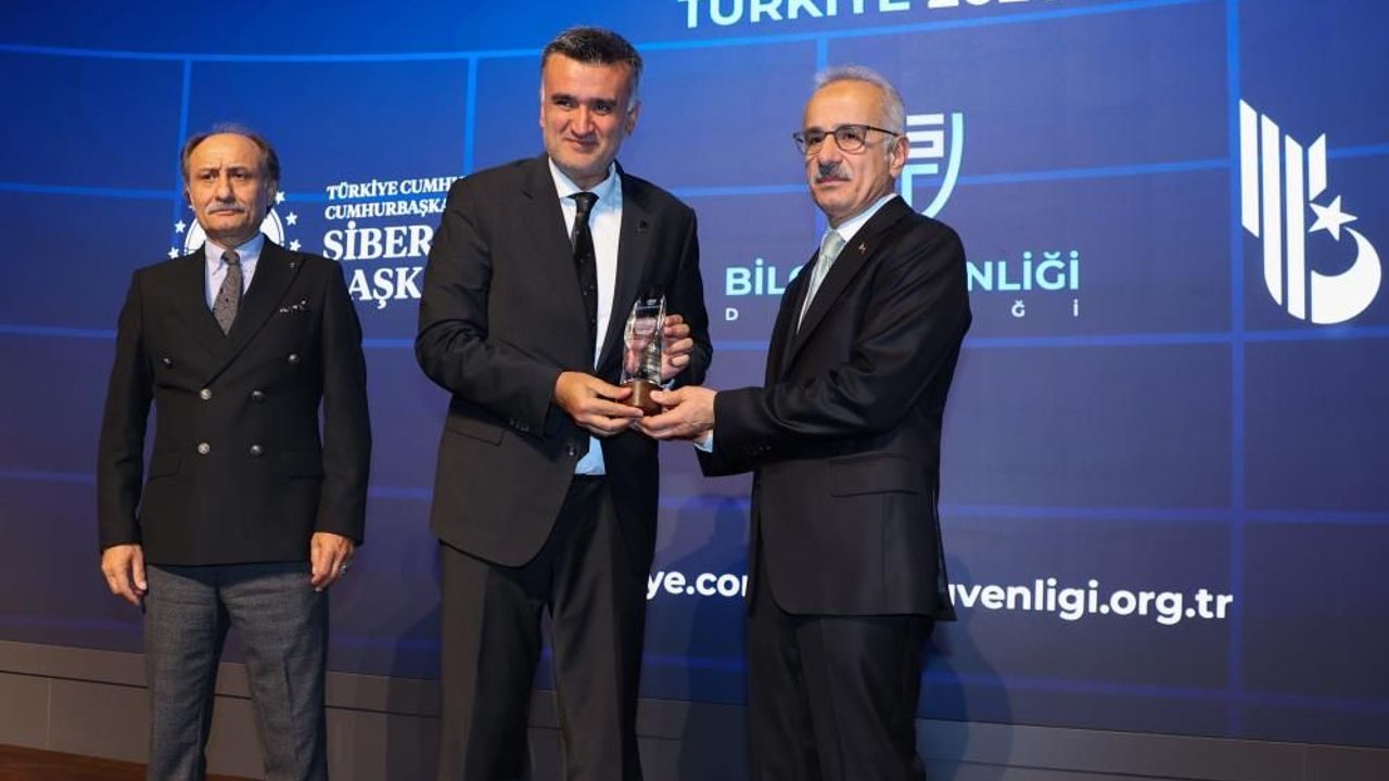 Yozgatlıgil'e siber güvenlik üstün hizmet ödülü