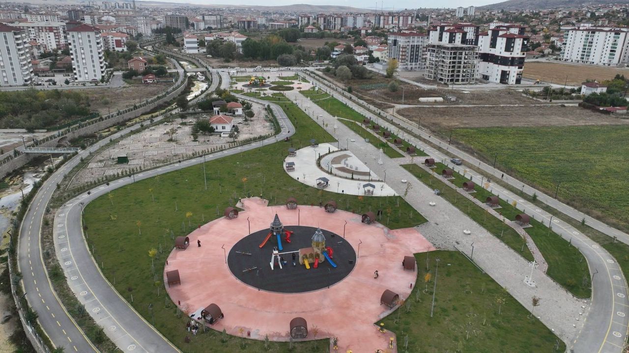 Sorgun’da belediye çalışmaları sürüyor: Mezarlık, bisiklet yolu ve parkta bakım mesaisi