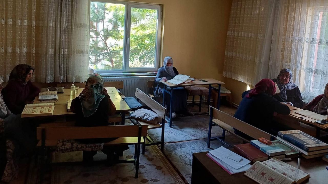 Yenifakılı’da Kur’an kursları farklı yaş gruplarına eğitim veriyor