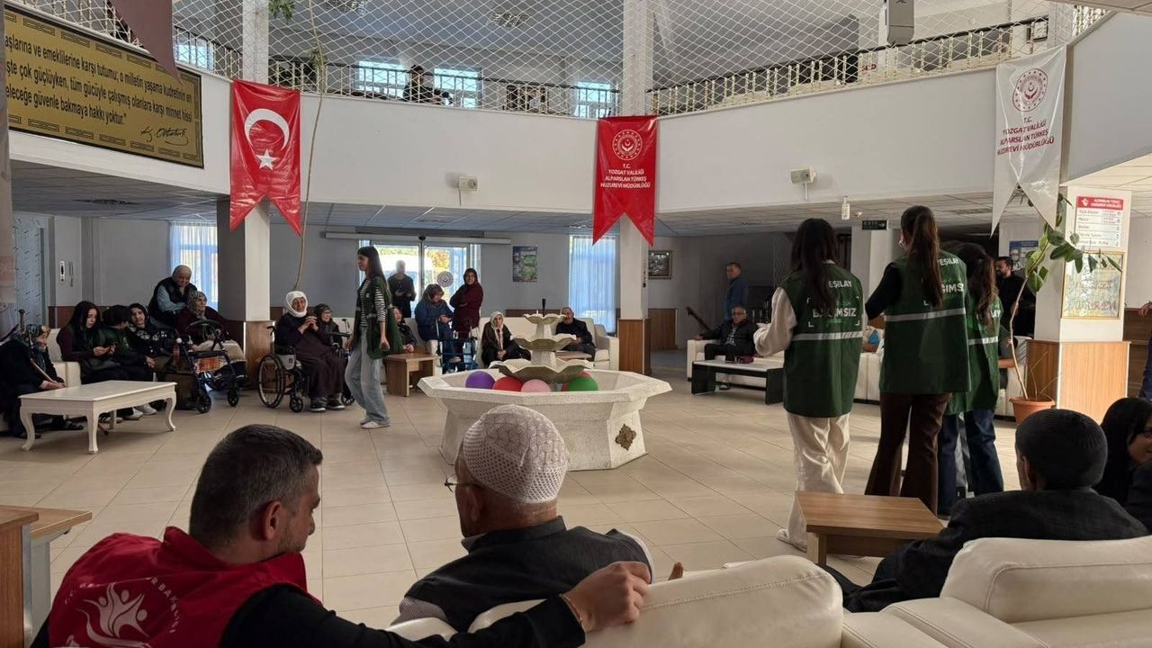 Yozgat’ta gençlerden huzurevi sakinlerine anlamlı ziyaret