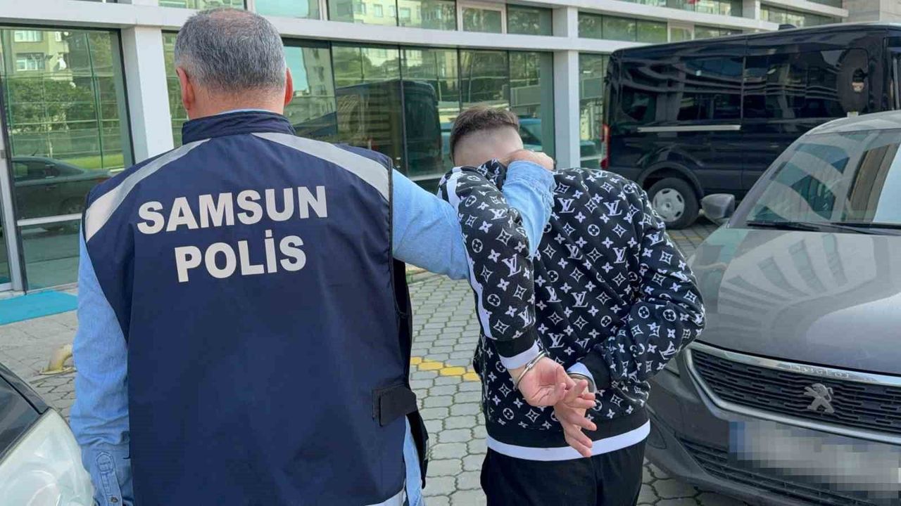 Kız meselesi yüzünden 2 kişiyi bıçakladı