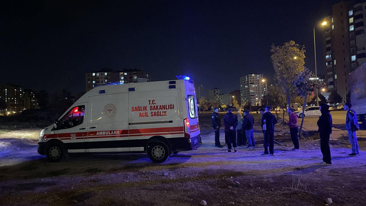 Bıçaklı kavgada 15 yaşındaki çocuk yaralandı