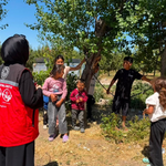 Sorgun'da mevsimlik tarım işçileri ve ailelerine sosyal destek ziyareti