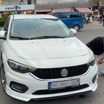 Kavşakta feci kaza! Otomobil 2 kadına çarptı