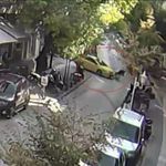 Motosikletli genç önüne çıkan ticari taksiye çarptı: Kaza anı kamerada