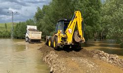 Sivas'ta yağışlarda tahrip olan yollar onarılıyor