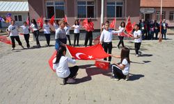 Şehit Hasan Basri Kayaaltı İlkokulu'nda kutlama programı