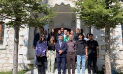 Üniversiteyi kazanan öğrencilerden Yalçın'a teşekkür ziyareti