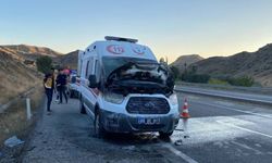 Yozgat'ta seyir halindeki ambulans alev aldı