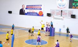 Yozgat'ın tek voleybol takımı lige galibiyet ile başladı