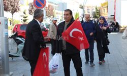 Yozgat'ta Cumhuriyet Bayramı'na hazırlık: Tek tek bayrak dağıttılar