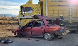 Konya'da feci kaza: 2 kişi öldü 1 kişi yaralandı!