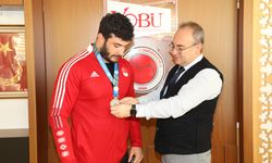 Yozgat'a şampiyonluk getirmişti: Rektör milli güreşçi Beytullah Kayışdağ’ı tebrik etti!