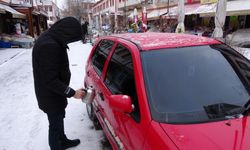 Yozgat'ta araçların kapı kilitleri bile dondu!