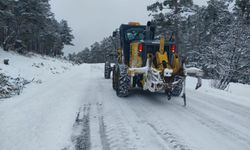 Yozgat'ta yoğun kar yolları kapattı: Ekipler iş başına geçti!