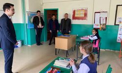 Kaymakam Yozgat'ta köy okullarını unutmuyor