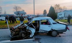 Feci kazada iki otomobil çarpıştı: 1 ölü, 5 yaralı!