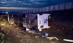 Kırşehir'de otobüs devrildi: 15 kişi yaralandı!