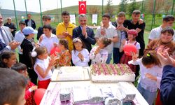 Vali Özkan, çocuklarla 23 Nisan'ı kutladı
