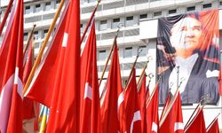 Başkan Aydoğmuş: "Bu özel gün, Türk milleti için yeniden dirilişin sembolü"