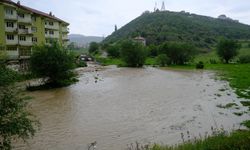 Yozgat'ın o ilçesini sel bastı! Şiddetli yağış ve dolu vatandaşı mağdur etti