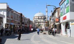 Yozgat'ta vatandaşı bekliyor... Cadde boyunca açıldı!