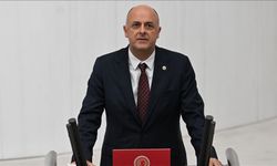 Ümit Özlale kimdir? Ümit Özlale aslen nereli, eğitim hayatı ve hangi partili?