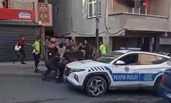 Polis memurlarına saldırdı