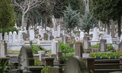 Şaka gibi olay... Mezarlıkta uyuşturucu sattı!