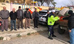 Jandarma çiftçileri çevirip tek tek anlattı!