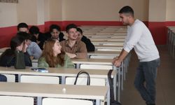 İletişim Fakültesinde temizlik yaparken gazeteciliğe adım attı