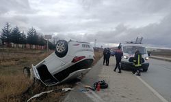 Yozgat'ta araç tepetaklak oldu: 2 yaralı!