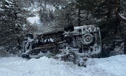 Yozgat'ta minibüs devrildi: 2 öğretmen yaralandı!