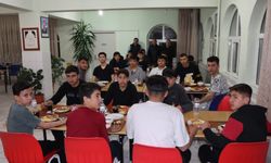Yerköy Belediye Başkanı öğretmen ve öğrencilerle sahur yaptı