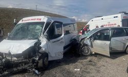 Sivas'ta feci kaza: 2 ölü, 16 yaralı!