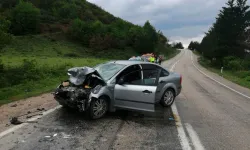 Otomobil ile kamyonet çarpıştı: 1 ölü 1 yaralı!
